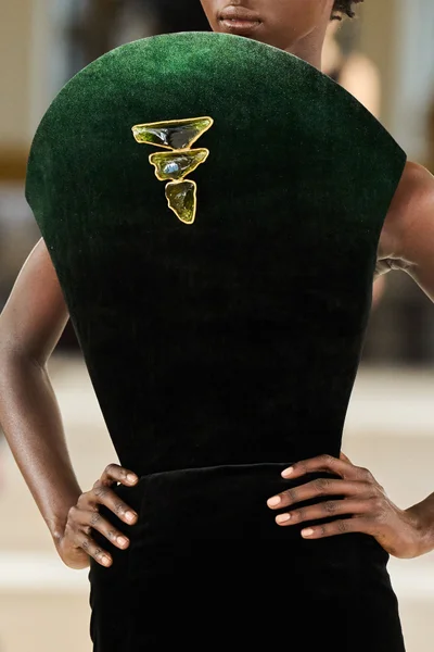 Look 48
